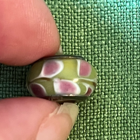 Pandora Murano glass charm, green background with pink and white swirl pattern - Picture 2 of 6